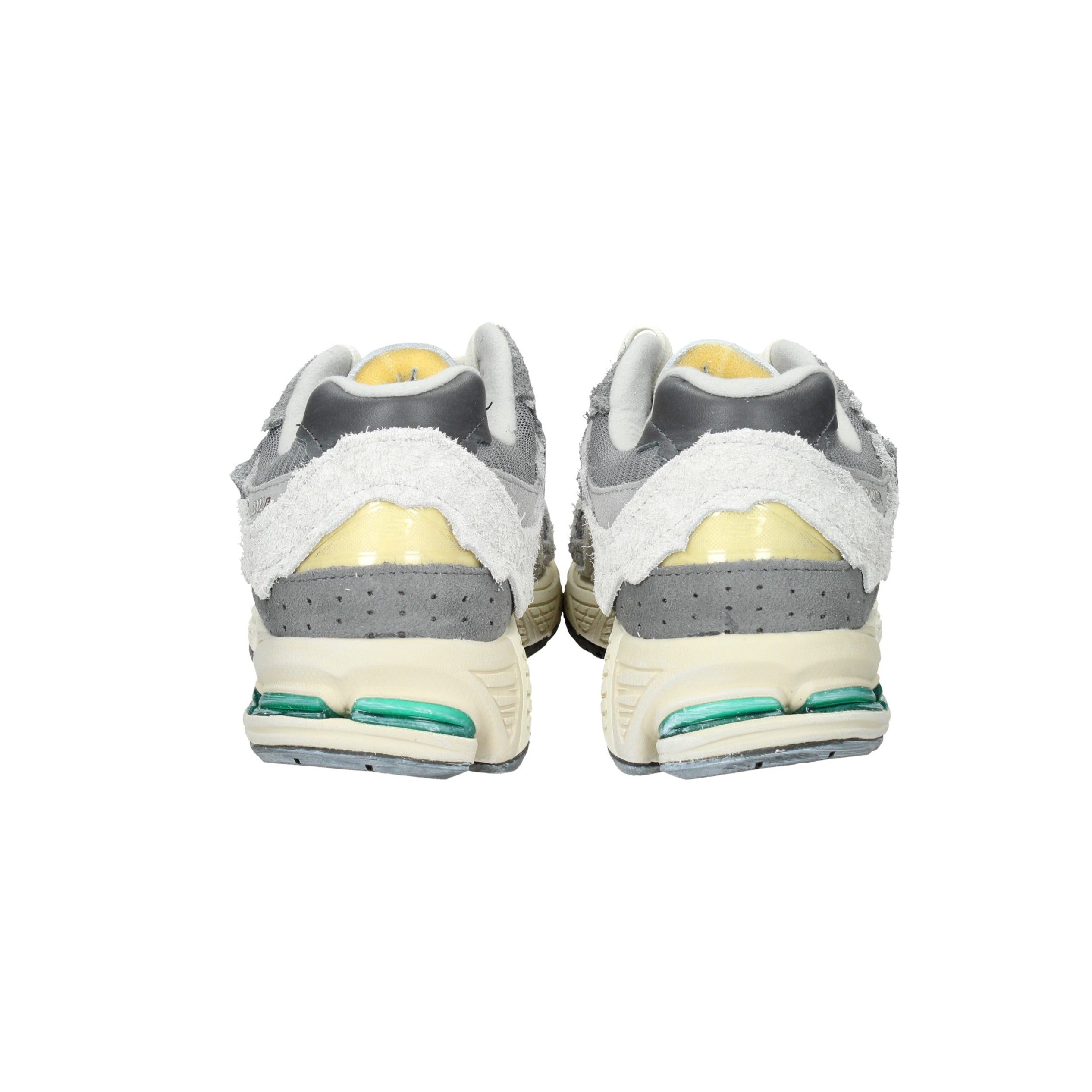 NEW BALANCE  - U M 2002 RDA Sneakers