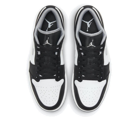 Sneakers WMNS Nike Air Jordan 1 Low Basketball Shoes - Black & White 553558-040