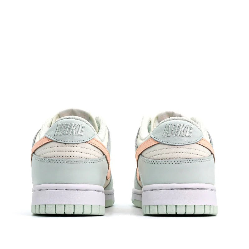 Sneakers WMNS Nike Dunk Low - Barely Green - DD1503-