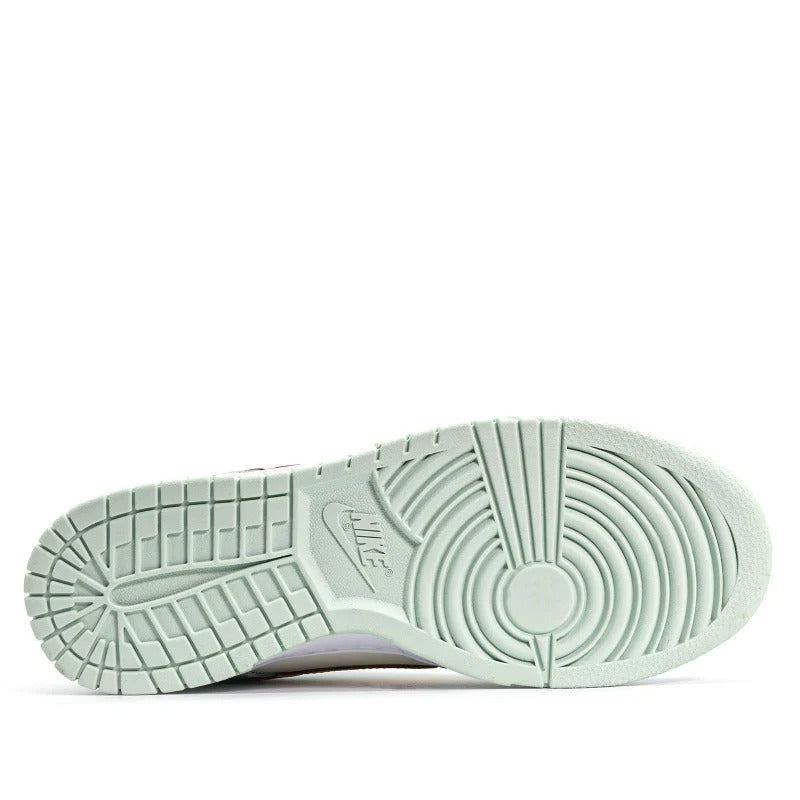 Sneakers WMNS Nike Dunk Low - Barely Green - DD1503-