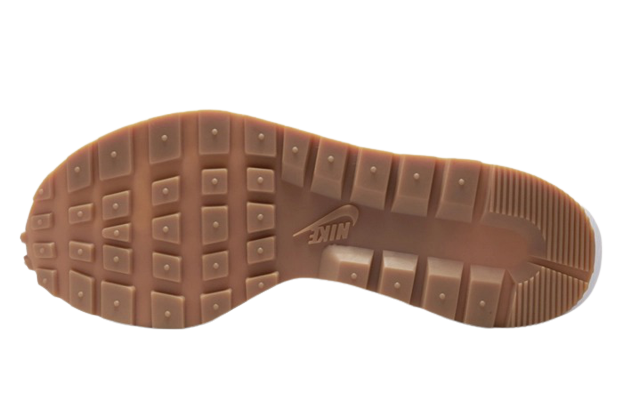 Sneakers Men SACAI x NIKE VAPORWAFFLE - 'WHITE SAIL' DD1875-100